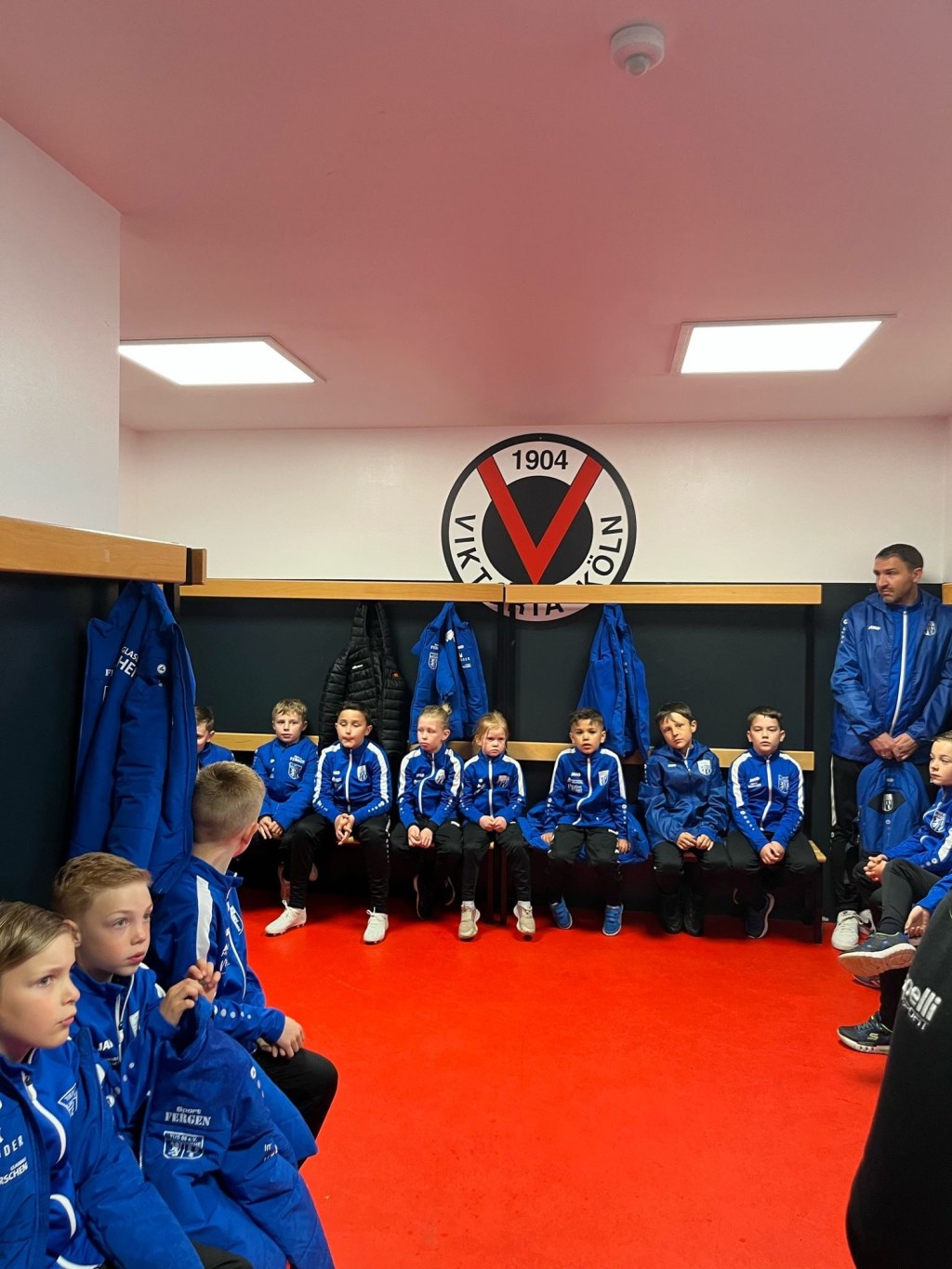 Großer Tag für unsere F-Jugend – Einlaufkinder beim Profispiel von Viktoria&nbsp;Köln!